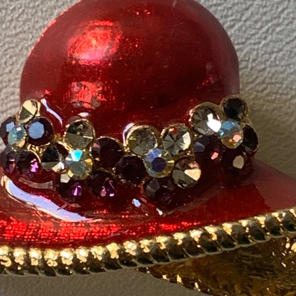 Red Hat enamel brooch pin pendant - Picture 10 of 11